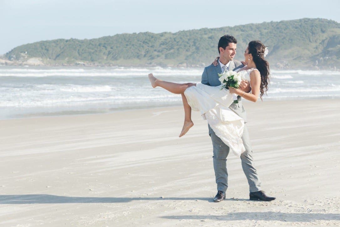 Descubra agora mesmo qual é o melhor mês para casar na Praia do Rosa!