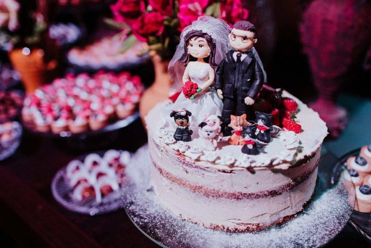 Bolo de casamento de um andar: veja ideias simples e encantadoras  Bolo de  casamento, Bolo de casamento simples, Idéias de bolo de casamento